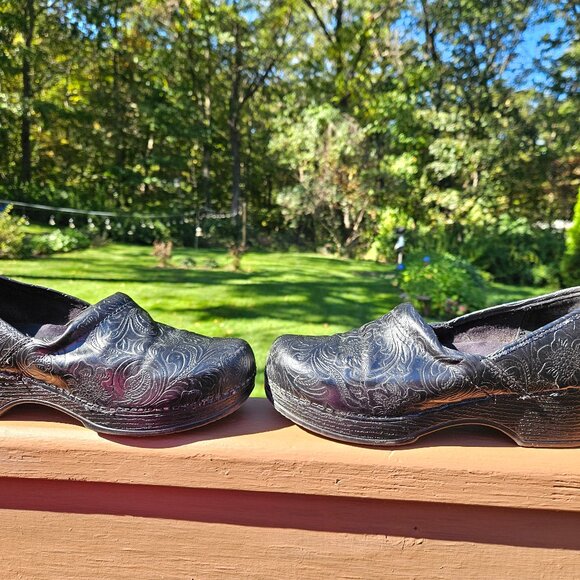 WHITE MOUNTAIN CLOGS SIZE 9.5 - Picture 1 of 3